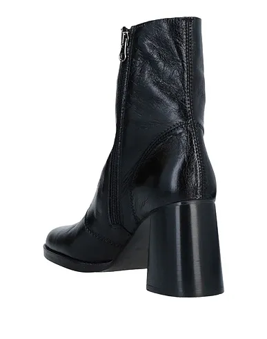 https://images.styletyx.com/images/black-ankle-boot-jonak-3120157_3.webp
