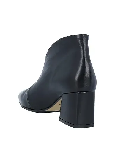 https://images.styletyx.com/images/black-ankle-boot-l-arianna-1005281419_3.webp