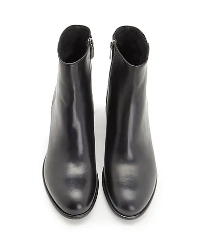https://images.styletyx.com/images/black-ankle-boot-leather-heeled-ankle-boots-leonardo-principi-2403840_2.webp
