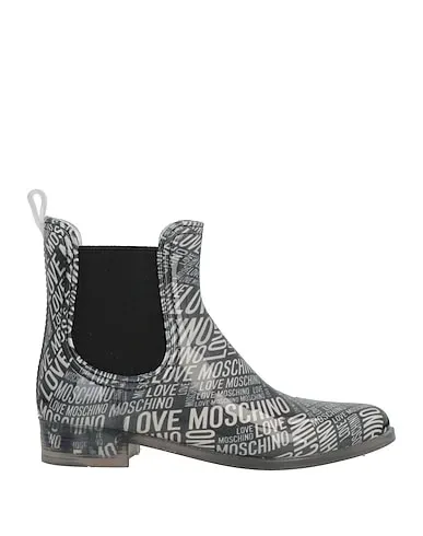 https://images.styletyx.com/images/black-ankle-boot-love-moschino-3013569_1.webp