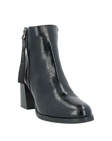https://images.styletyx.com/images/black-ankle-boot-my-twin-twinset-710424764_2.webp