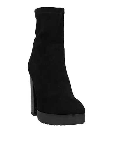 https://images.styletyx.com/images/black-ankle-boot-pregunta-13220619_2.webp