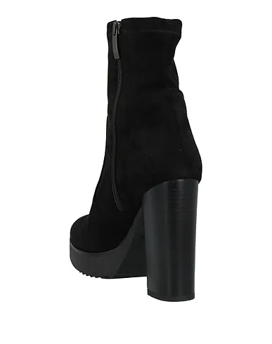 https://images.styletyx.com/images/black-ankle-boot-pregunta-13220619_3.webp