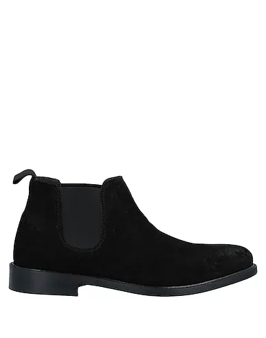 https://images.styletyx.com/images/black-boots-brian-dales-2635120_1.webp