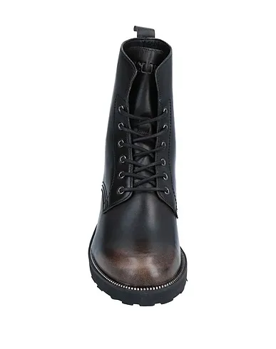 https://images.styletyx.com/images/black-boots-cult-2615590_4.webp