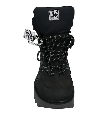 https://images.styletyx.com/images/black-boots-off-white-1006791548_4.webp