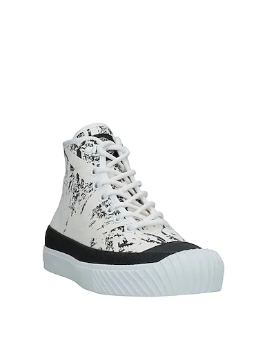 https://images.styletyx.com/images/black-canvas-sneakers-stone-island-2829276_2.webp