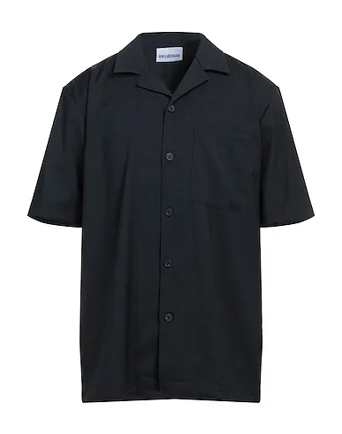 https://images.styletyx.com/images/black-cotton-twill-solid-color-shirt-han-kjobenhavn-3210543_1.webp