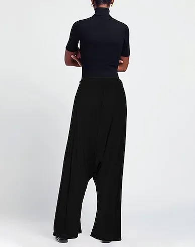 https://images.styletyx.com/images/black-crepe-casual-pants-loewe-3282718_3.webp