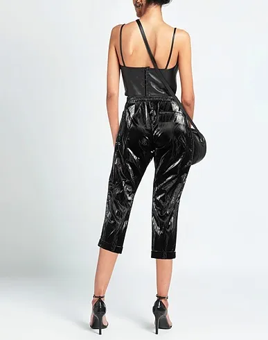 https://images.styletyx.com/images/black-cropped-pants-culottes-rue-8isquit-3249792_3.webp