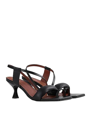 https://images.styletyx.com/images/black-flip-flops-alohas-996360_2.webp