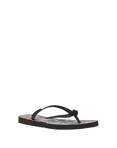 https://images.styletyx.com/images/black-flip-flops-philipp-plein-3255768_2.webp