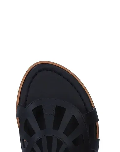 https://images.styletyx.com/images/black-flip-flops-pollini-3099795_4.webp