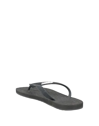 https://images.styletyx.com/images/black-flip-flops-vetements-1007072774_3.webp