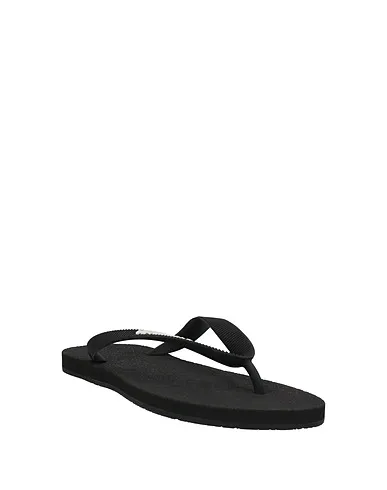 https://images.styletyx.com/images/black-flip-flops-vetements-3296174_2.webp