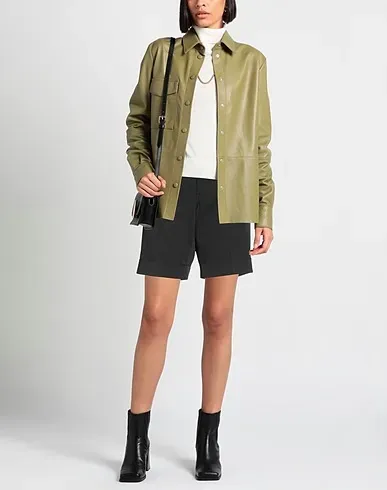 https://images.styletyx.com/images/black-gabardine-shorts-bermuda-re-hash-13576230_2.webp