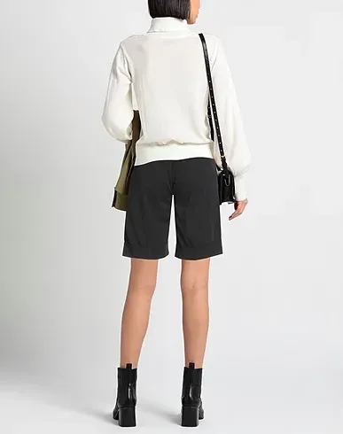 https://images.styletyx.com/images/black-gabardine-shorts-bermuda-re-hash-13576230_3.webp