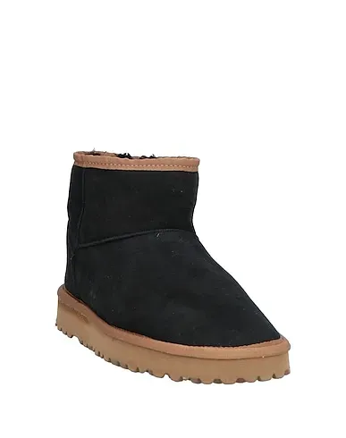 https://images.styletyx.com/images/black-grosgrain-ankle-boot-ennequadro-1225239234_2.webp