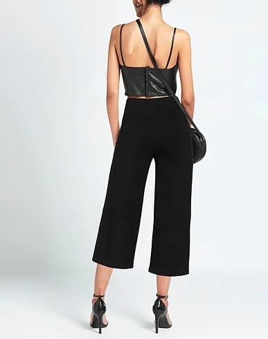 https://images.styletyx.com/images/black-jersey-cropped-pants-culottes-babel-2444307_3.webp