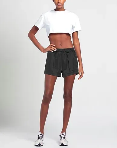 https://images.styletyx.com/images/black-jersey-shorts-bermuda-bhmg-13047745_2.webp
