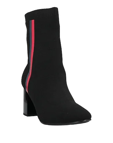 https://images.styletyx.com/images/black-knitted-ankle-boot-tommy-hilfiger-13197535_2.webp
