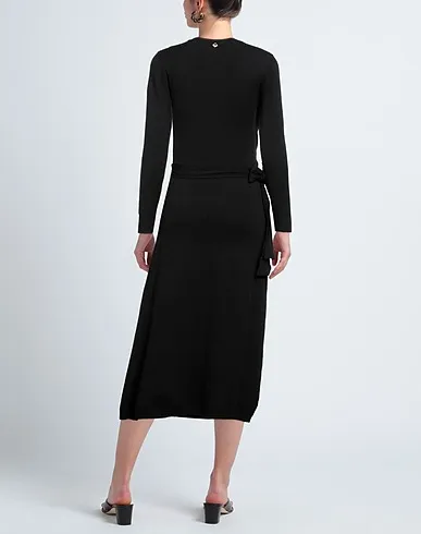 https://images.styletyx.com/images/black-knitted-midi-dress-meme-road-1006957792_3.webp