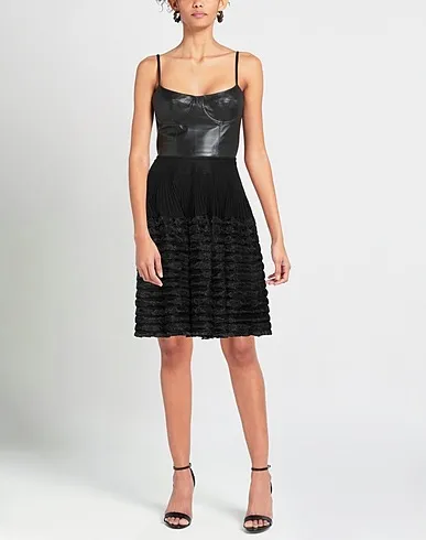 https://images.styletyx.com/images/black-knitted-midi-skirt-alaia-1263317_2.webp