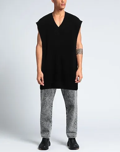 https://images.styletyx.com/images/black-knitted-sleeveless-sweater-hinnominate-1880082101_2.webp