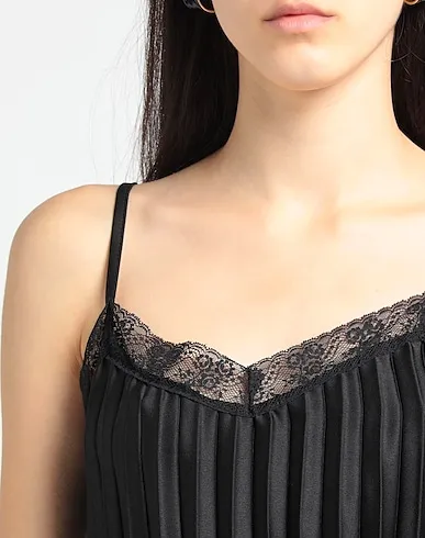 https://images.styletyx.com/images/black-lace-top-moody-3310650_4.webp
