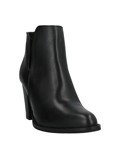 https://images.styletyx.com/images/black-leather-ankle-boot-accademia-shoes-2432439_2.webp
