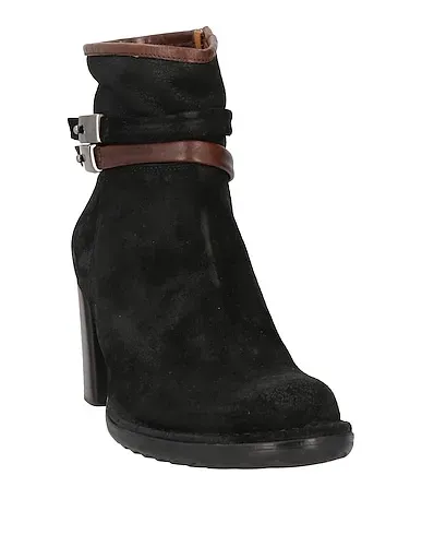 https://images.styletyx.com/images/black-leather-ankle-boot-alberto-fermani-1003869840_2.webp