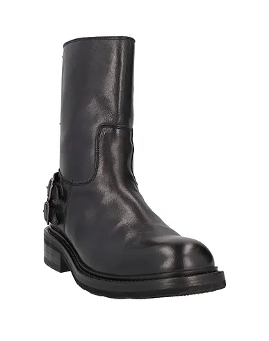 https://images.styletyx.com/images/black-leather-ankle-boot-alexander-hotto-1003869842_2.webp