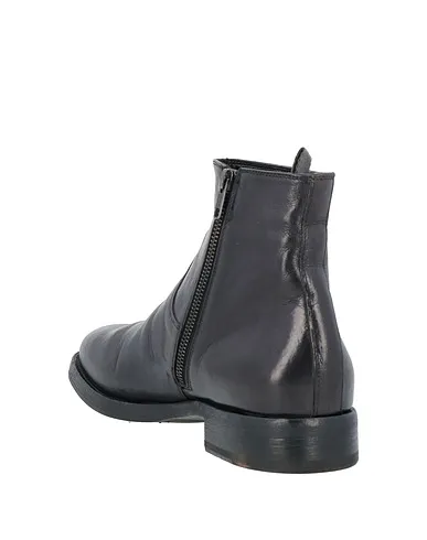 https://images.styletyx.com/images/black-leather-ankle-boot-alexander-hotto-710355013_3.webp