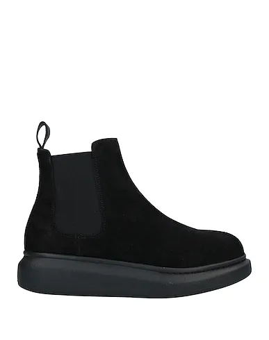 https://images.styletyx.com/images/black-leather-ankle-boot-alexander-mcqueen-13185924_1.webp