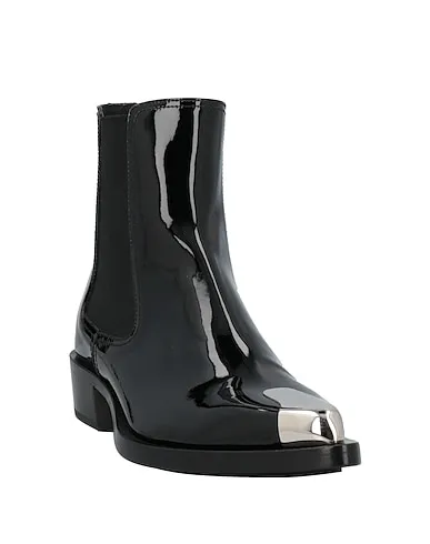 https://images.styletyx.com/images/black-leather-ankle-boot-alexander-mcqueen-13413751_2.webp