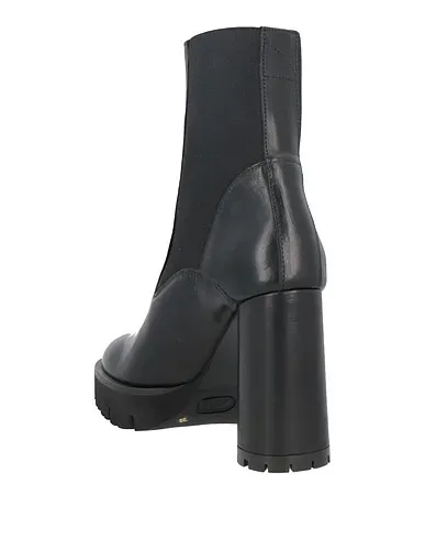 https://images.styletyx.com/images/black-leather-ankle-boot-atp-atelier-1005030803_3.webp