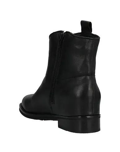 https://images.styletyx.com/images/black-leather-ankle-boot-bothega-41-2441469_3.webp