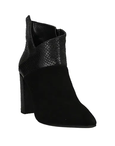 https://images.styletyx.com/images/black-leather-ankle-boot-emanuela-passeri-13117584_2.webp