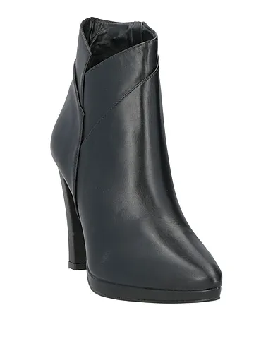 https://images.styletyx.com/images/black-leather-ankle-boot-emmenne-by-martina-nanni-1005031993_2.webp