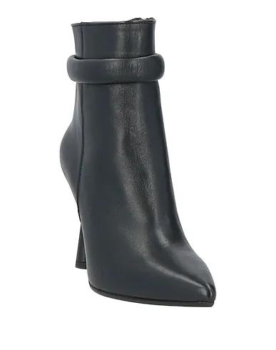 https://images.styletyx.com/images/black-leather-ankle-boot-for-you-1224527500_2.webp