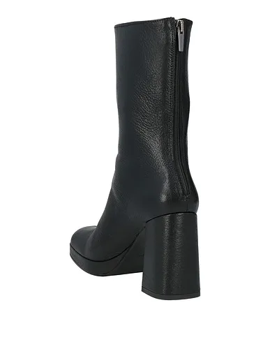 https://images.styletyx.com/images/black-leather-ankle-boot-for-you-1225919881_3.webp