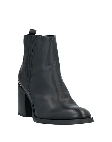 https://images.styletyx.com/images/black-leather-ankle-boot-fru-it-13135711_2.webp