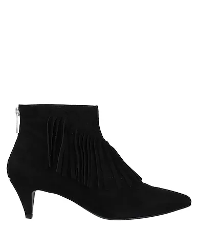 https://images.styletyx.com/images/black-leather-ankle-boot-gestuz-1433228_1.webp