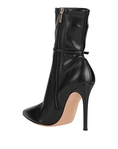 https://images.styletyx.com/images/black-leather-ankle-boot-gianvito-rossi-13304117_3.webp