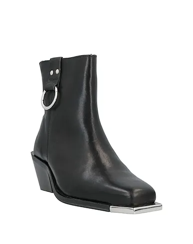 https://images.styletyx.com/images/black-leather-ankle-boot-goosecraft-2743921_2.webp