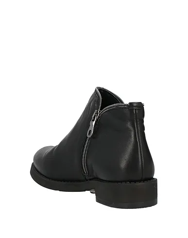 https://images.styletyx.com/images/black-leather-ankle-boot-j-save-710509199_3.webp