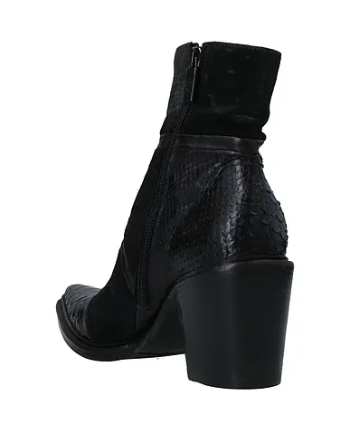 https://images.styletyx.com/images/black-leather-ankle-boot-jo-ghost-13156746_3.webp