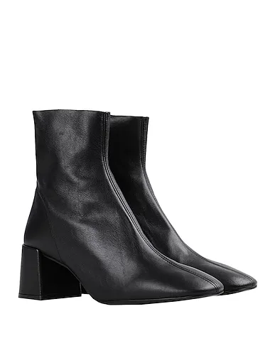 https://images.styletyx.com/images/black-leather-ankle-boot-jonak-1521100_2.webp