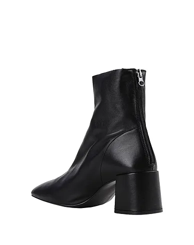https://images.styletyx.com/images/black-leather-ankle-boot-jonak-1521100_3.webp