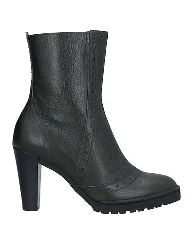 https://images.styletyx.com/images/black-leather-ankle-boot-knoll-1693840189_1.webp